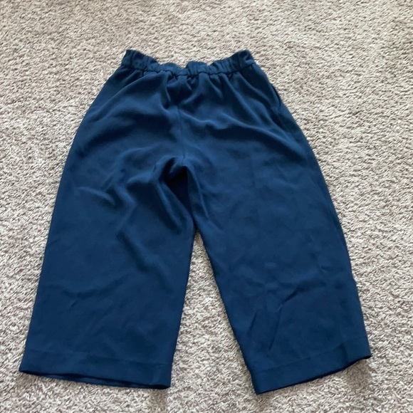 Lululemon Noir Crop size 8 inseam 20"
True Navy - Picture 4 of 7